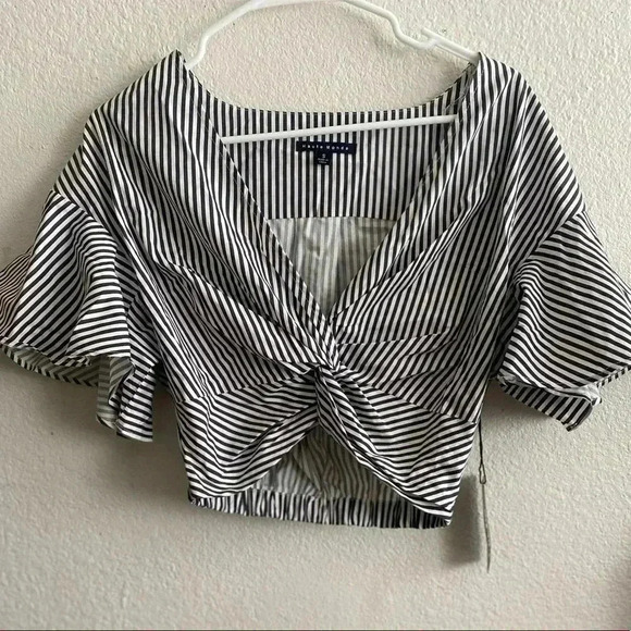 🆕Stripped Flounce Crop Top Twist Front S🆕 - Picture 2 of 10